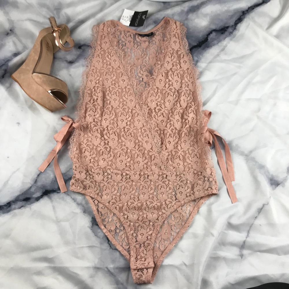 ✨ PRICE DROP✨ TOPSHOP PLUNGE LACE BODYSUIT SIZE 6